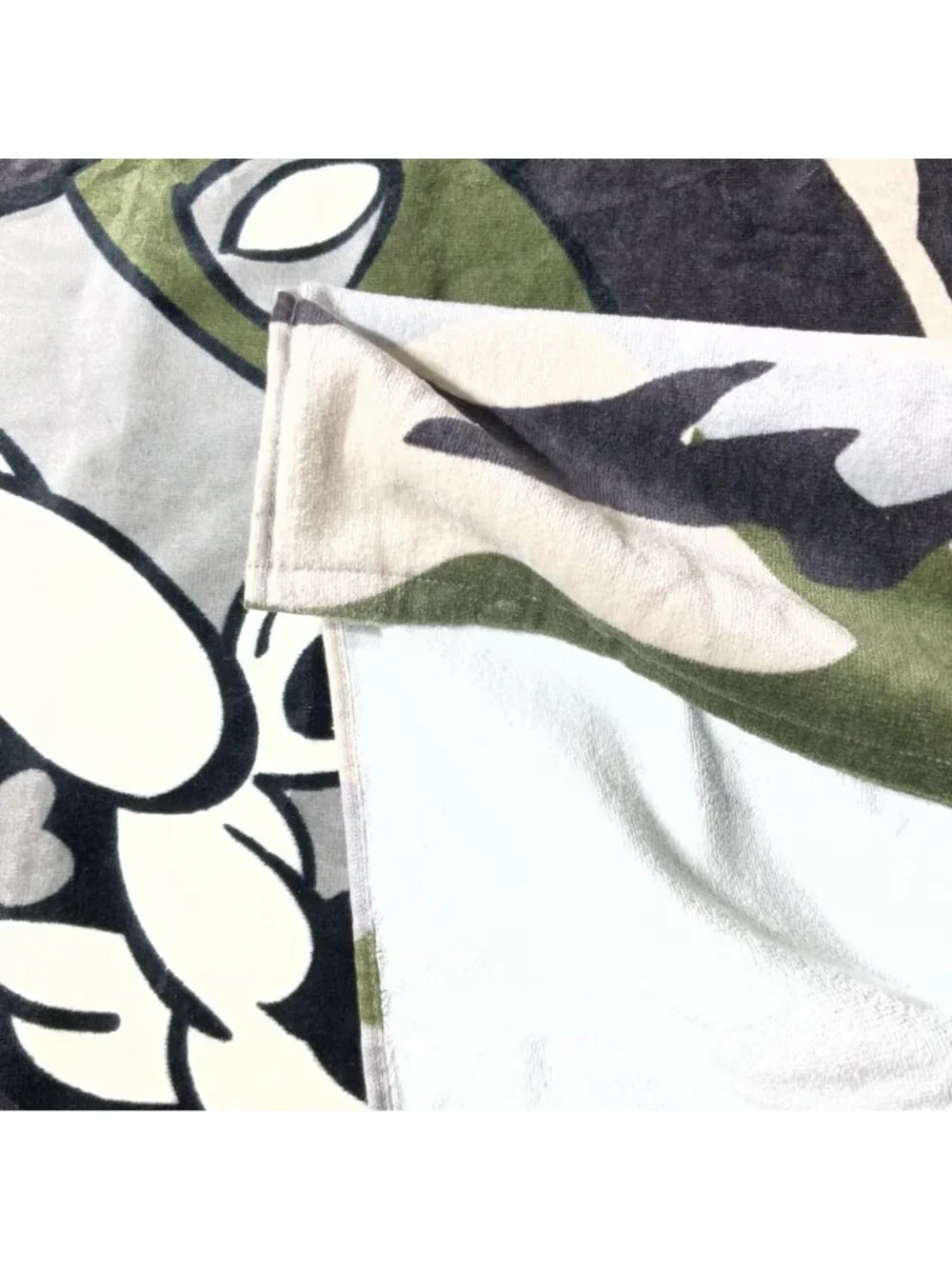 Set Buc-ees Black Insulated 24 can Cooler Bag & Camo Beach Towel Set With Beaver